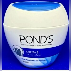 Blue and White Moisturizing Cream